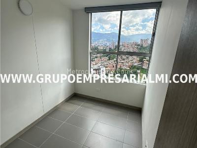 Apartamento de 3 alcobas en venta en Loma De Los Bernal, Medellín, 58 m² · foto 9 de 15