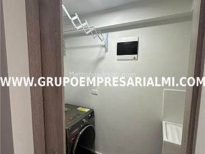 Apartamento de 3 alcobas en venta en Loma De Los Bernal, Medellín, 58 m² · foto 10 de 15