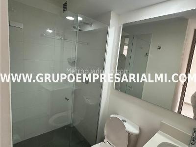 Apartamento de 3 alcobas en venta en Loma De Los Bernal, Medellín, 58 m² · foto 13 de 15