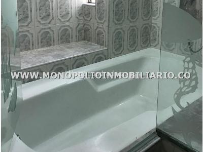 Casa de 5 alcobas en venta en Los Colores, Medellín, 323 m² · foto 11 de 15