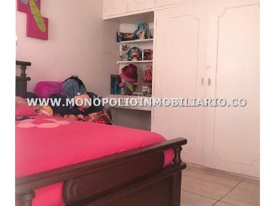 Casa de 5 alcobas en venta en Los Colores, Medellín, 323 m² · foto 12 de 15