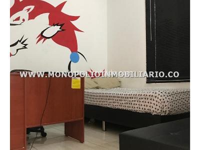 Casa de 5 alcobas en venta en Los Colores, Medellín, 323 m² · foto 13 de 15
