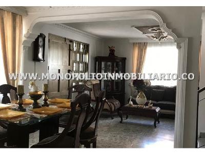 Casa de 5 alcobas en venta en Los Colores, Medellín, 323 m² · foto 2 de 15