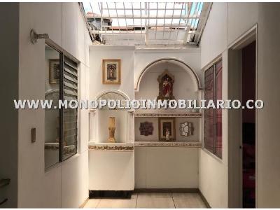 Casa de 5 alcobas en venta en Los Colores, Medellín, 323 m² · foto 5 de 15