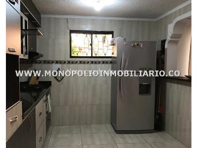 Casa de 5 alcobas en venta en Los Colores, Medellín, 323 m² · foto 9 de 15