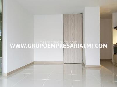 Apartamento de 3 alcobas en venta en Los Alcazares, Sabaneta, 65 m² · foto 2 de 14