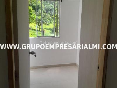 Apartamento de 3 alcobas en venta en Santa Ana, Bello, 53 m² · foto 11 de 19