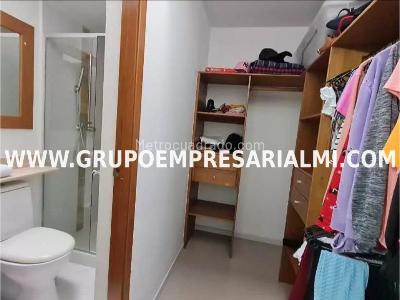 Apartamento de 3 alcobas en venta en Las Lomitas, Sabaneta, 236 m² · foto 13 de 20