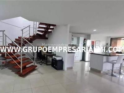 Apartamento de 3 alcobas en venta en Las Lomitas, Sabaneta, 236 m² · foto 5 de 20