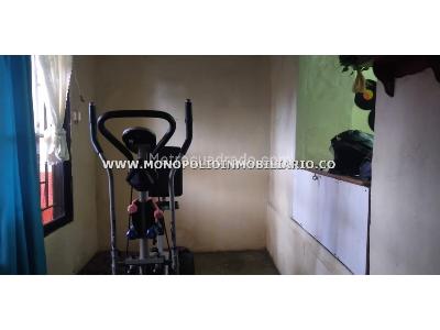 Casa de 3 alcobas en venta en El Salvador, Medellín, 206 m² · foto 4 de 5