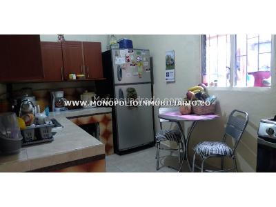 Casa de 3 alcobas en venta en El Salvador, Medellín, 206 m² · foto 5 de 5