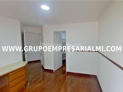 Apartamento de 3 alcobas en venta en Laureles, Medellín, 136 m² · foto 10 de 20