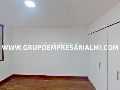 Apartamento de 3 alcobas en venta en Laureles, Medellín, 136 m² · foto 12 de 20
