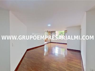 Apartamento de 3 alcobas en venta en Laureles, Medellín, 136 m² · foto 2 de 20