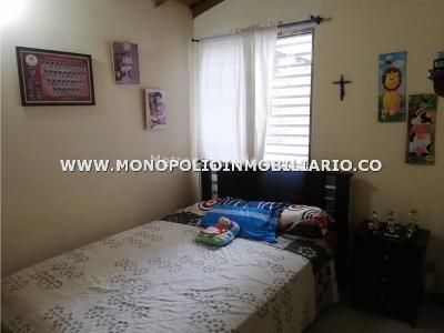 Casa de 3 alcobas en venta en Guayabal, Medellín, 120 m² · foto 10 de 12
