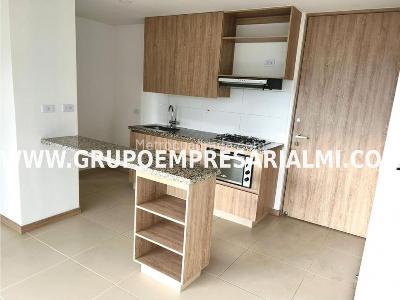 Apartamento de 2 alcobas en venta en Tres Esquinas, Sabaneta, 68 m² · foto 3 de 12