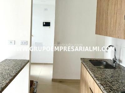 Apartamento de 2 alcobas en venta en Tres Esquinas, Sabaneta, 68 m² · foto 4 de 12