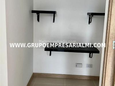 Apartamento de 2 alcobas en venta en Tres Esquinas, Sabaneta, 68 m² · foto 7 de 12
