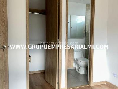 Apartamento de 2 alcobas en venta en Tres Esquinas, Sabaneta, 68 m² · foto 9 de 12