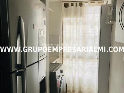 Apartamento de 3 alcobas en arriendo en Laureles, Medellín, 100 m² · foto 4 de 13
