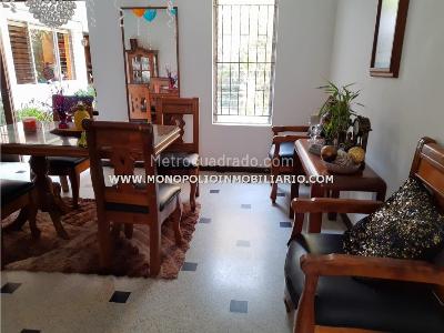 Casa de 5 alcobas en venta en Los Colores, Medellín, 400 m² · foto 2 de 8