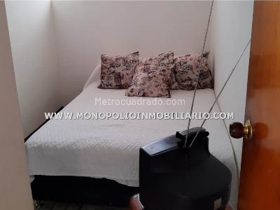 Casa de 5 alcobas en venta en Los Colores, Medellín, 400 m² · foto 3 de 8