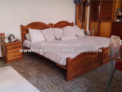 Casa de 5 alcobas en venta en Los Colores, Medellín, 400 m² · foto 5 de 8