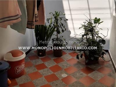 Casa de 5 alcobas en venta en Los Colores, Medellín, 400 m² · foto 7 de 8