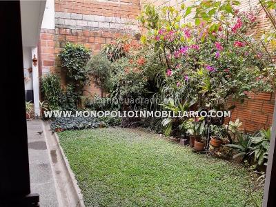 Casa de 5 alcobas en venta en Los Colores, Medellín, 400 m² · foto 8 de 8