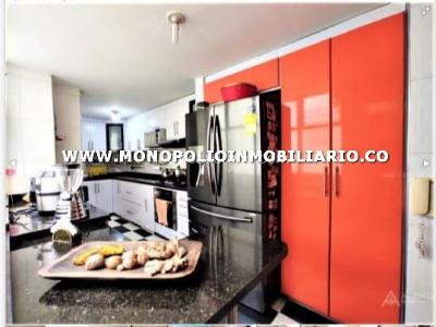 Apartamento de 4 alcobas en venta en Laureles, Medellín, 220 m² · foto 2 de 20