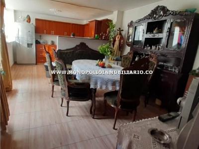 Casa de 5 alcobas en venta en Belen, Medellín, 218 m² · foto 2 de 8