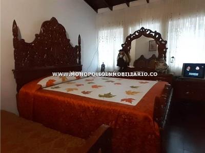 Casa de 5 alcobas en venta en Belen, Medellín, 218 m² · foto 5 de 8