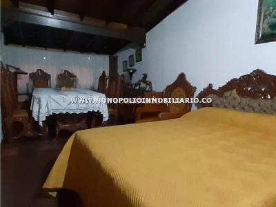 Casa de 5 alcobas en venta en Belen, Medellín, 218 m² · foto 6 de 8