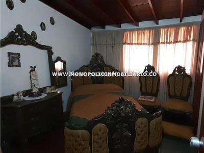 Casa de 5 alcobas en venta en Belen, Medellín, 218 m² · foto 7 de 8