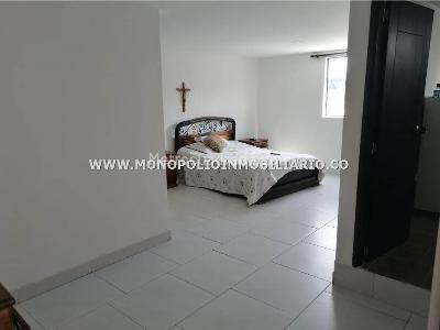 Casa de 4 alcobas en venta en San Cristobal, Medellín, 160 m² · foto 6 de 9