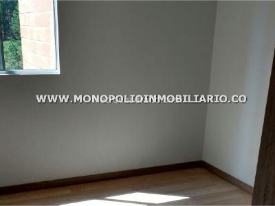 Apartamento de 3 alcobas en venta en Niquia, Bello, 79 m² · foto 8 de 13