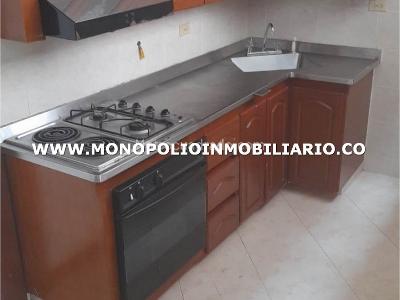 Casa de 2 alcobas en venta en Calatrava, Itagüí, 56 m² · foto 2 de 11