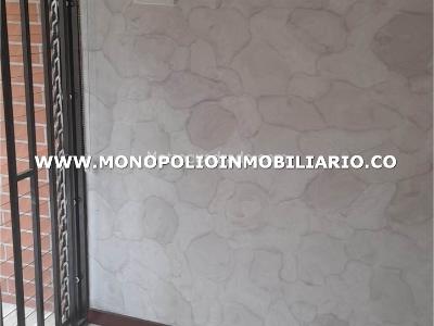 Casa de 2 alcobas en venta en Calatrava, Itagüí, 56 m² · foto 4 de 11