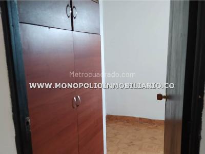 Casa de 5 alcobas en venta en San Javier, Medellín, 147 m² · foto 3 de 10