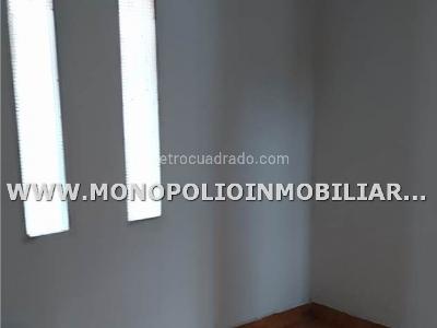 Casa de 5 alcobas en venta en San Javier, Medellín, 147 m² · foto 4 de 10