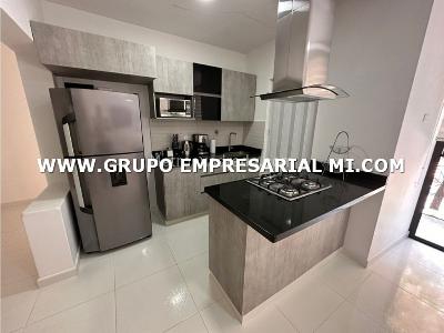 Apartamento de 3 alcobas en arriendo en Laureles, Medellín, 80 m² · foto 1 de 14