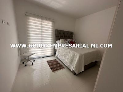 Apartamento de 3 alcobas en arriendo en Laureles, Medellín, 80 m² · foto 7 de 14