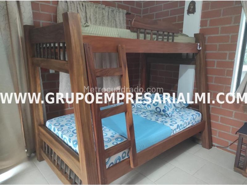 3BR Finca in Llano De Bolivar (1600 m²) - 3