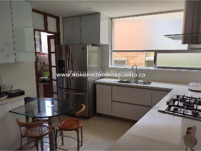 Casa de 3 alcobas en venta en El Poblado, Medellín, 62 m² · foto 2 de 20