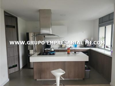Apartamento de 3 alcobas en venta en El Escobero, Envigado, 140 m² · foto 2 de 13