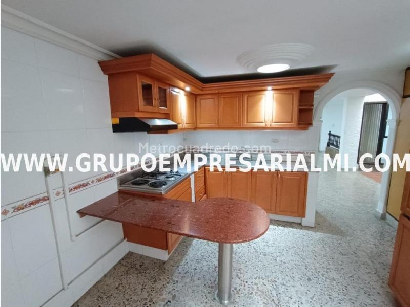 Spacious 3BR House in Los Colores - 2