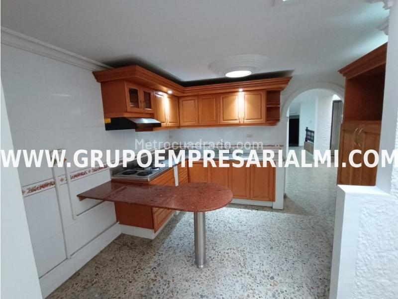 Spacious 3BR House in Los Colores - 3