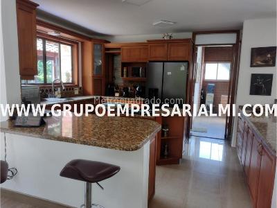 Casa de 4 alcobas en venta en El Chocho, Envigado, 1200 m² · foto 3 de 20