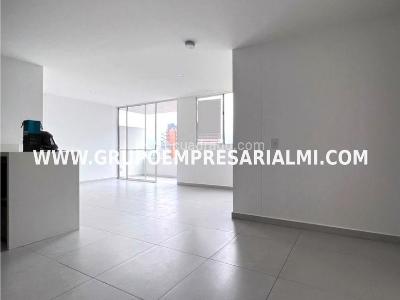 Apartamento de 3 alcobas en venta en El Poblado, Medellín, 77 m² · foto 3 de 14