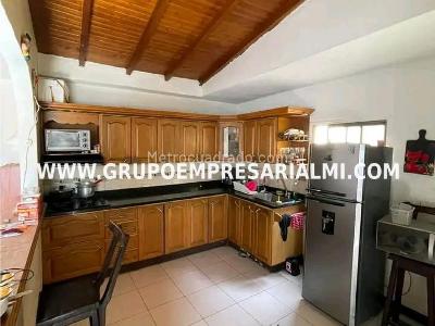 Casa de 4 alcobas en venta en Las Margaritas, Itagüí, 148 m² · foto 5 de 19
